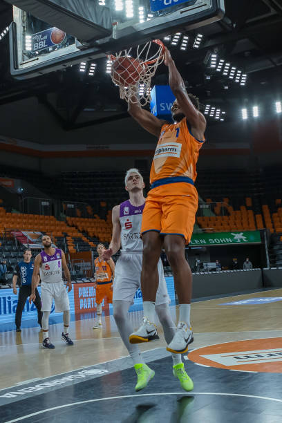 年将多位潜 年将多位潜